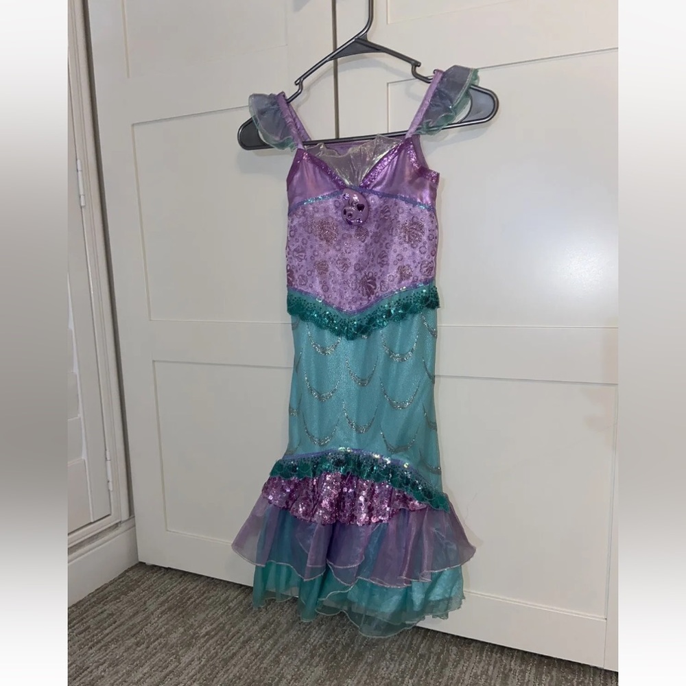 Disney Ariel dress size 5/6 with music 🎶 perfect for birthday party